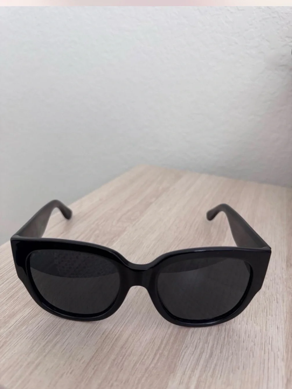 Authentic Gucci Women's Black Oversized Sunglasses with Burgundy Case